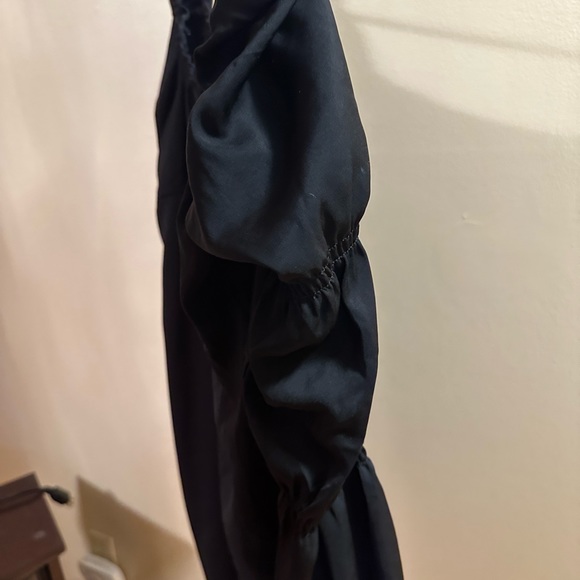 Black long sleeve ruffle dress - Picture 3 of 9